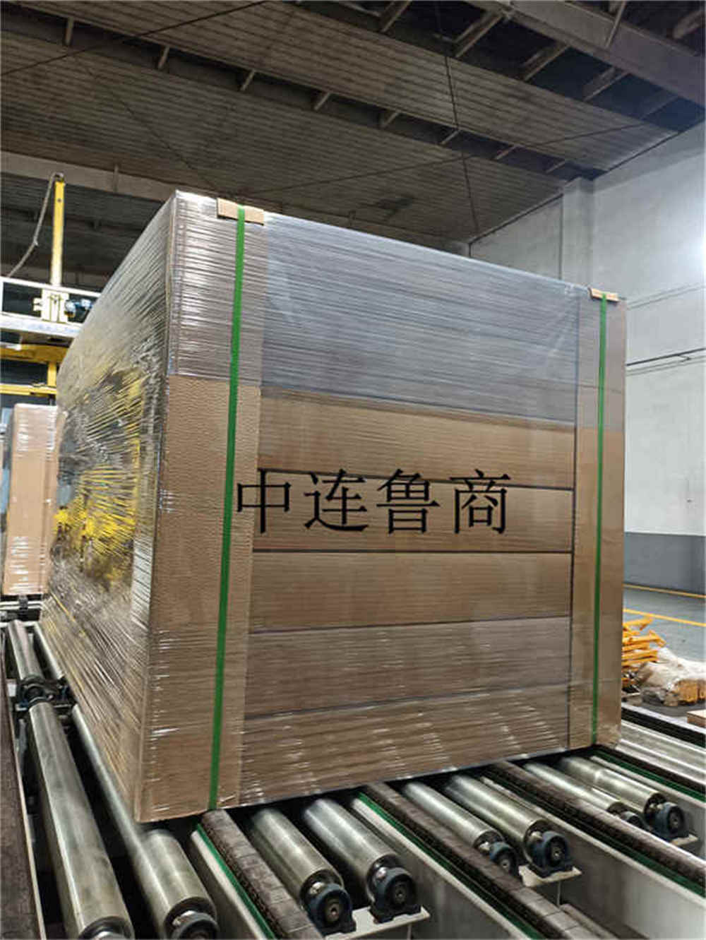 Sistema de embalagem inteligente para tábuas de madeira feitas pelo homem