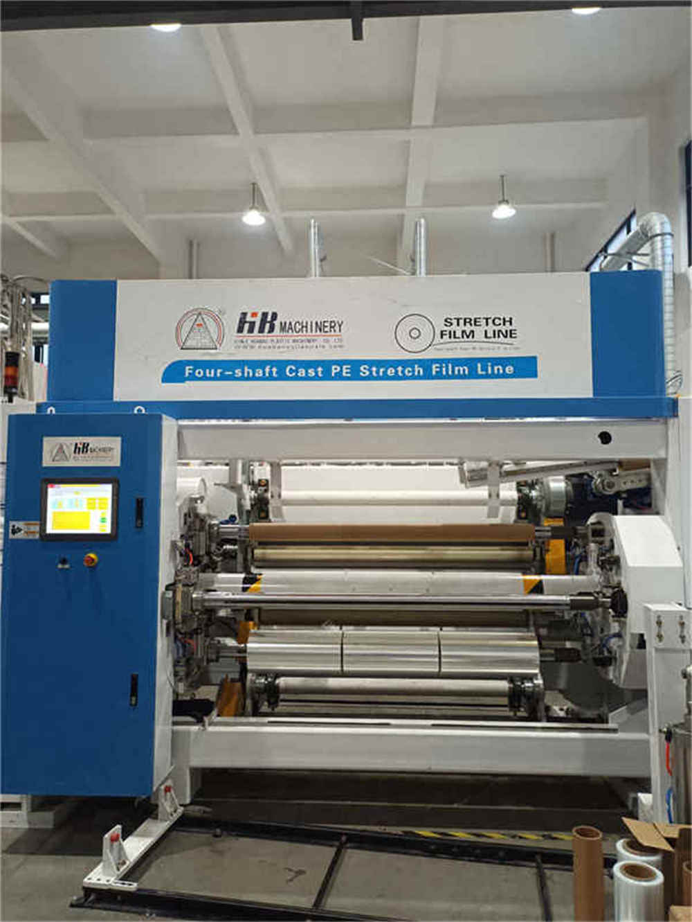 Máquina de embalagem de paletes usa filme de embalagem