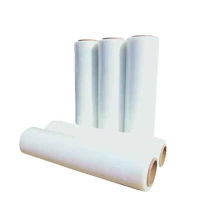 Máquina de embalagem de paletes usa filme de embalagem