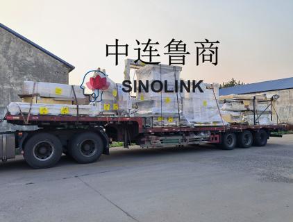 A linha de embalagem automática de novas células de energia está qualificada para embalagem e entrega.