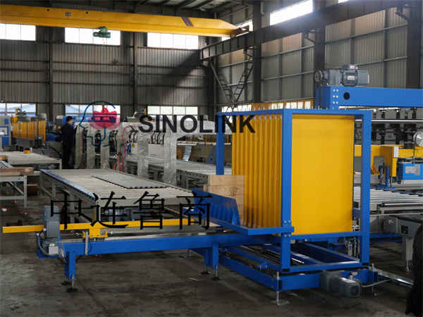 Telha de aço colorida tipo clipe automático (placa de perfil) Materiais de construção Sistema de cintas de blocos de madeira Automatic Clip Type Color Steel Tile (Profile Plate) Building Materials Wooden Blocks Strapping System