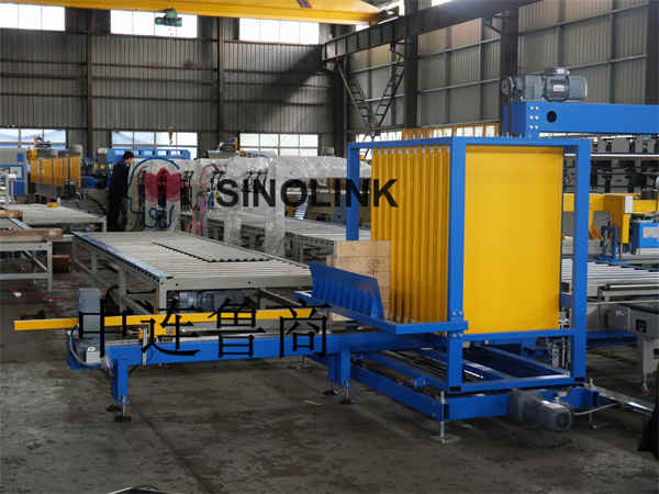 Telha de aço colorida tipo clipe automático (placa de perfil) Materiais de construção Sistema de cintas de blocos de madeira Automatic Clip Type Color Steel Tile (Profile Plate) Building Materials Wooden Blocks Strapping System