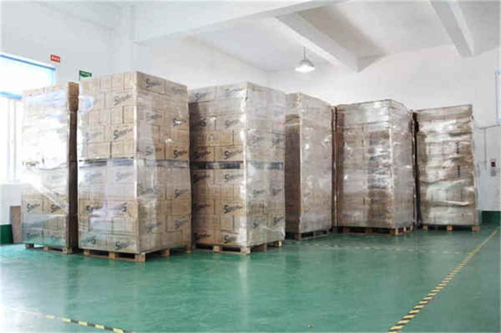 Vendas quentes 20um/25um envolvendo filme extensível para uso manual de PE Hot Sales 20um/25um Wrapping PE Hand Use Stretch Film