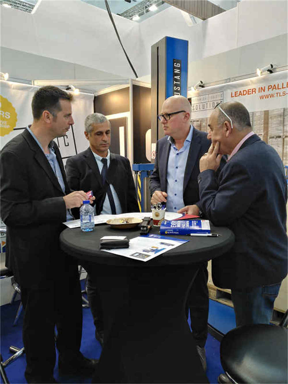 Participou da Trienal International Packaging Machinery, da Exposição de Máquinas de Pacotes e Confeitaria (Interpack 2017) em Dusseldorf, Alemanha, Participou da Trienal International Packaging Machinery, da Exposição de Máquinas de Pacotes e Confeitaria (Interpack 2017) em Dusseldorf, Alemanha,